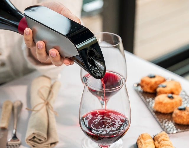 Der angeschlossene Weinbelüfter